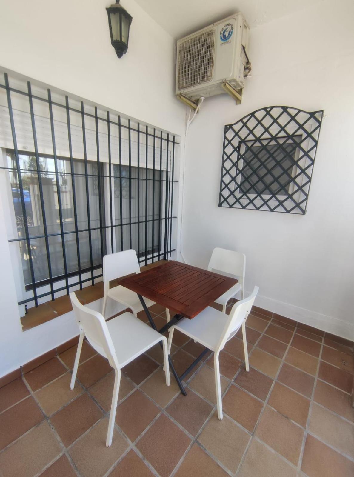 Apartamento En Planta Baja Con Vistar Al Mar โกนิล เด ลาฟรอนเตรา ภายนอก รูปภาพ